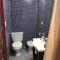 Monoambiente con baño privado y cocineta dentro de casa