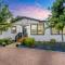 Poplar Place Mod with Hot Tub - 1 mi to Main Street