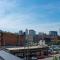 Spacious Parkside Suites with Private Roof Deck - سينسيناتي