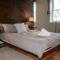 Spacious Parkside Suites with Private Roof Deck - سينسيناتي