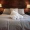 Spacious Parkside Suites with Private Roof Deck - سينسيناتي