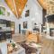 Double Arrow Cabin