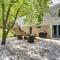 Charming Retreat in Charlottesville with Deck!