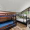 Bourbon Hollow Lodge with Hot Tub and Pool plus Game Room only 5 min to downtown