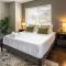 Stunning 2BR Apartment Near Downtown
