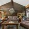 Bourbon Hollow Lodge with Hot Tub and Pool plus Game Room only 5 min to downtown