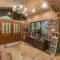 Bourbon Hollow Lodge with Hot Tub and Pool plus Game Room only 5 min to downtown