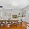 Deluxe 6 Bedroom 3 Min to Downtown w 2-car Driveway