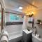 8th Street Haven - 3 bedroom House in DT Hamilton