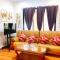 Retreat to a Stylish Flat w/ Balcony + Garden View - Liloan