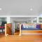 Olde Beach Pearl - Waikanae Beach Holiday Home