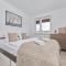 Spacious Apartment suitable for Remote Work with Balcony & Parking by Noclegi Renters - Wrocław