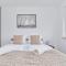 Spacious Apartment suitable for Remote Work with Balcony & Parking by Noclegi Renters - Wrocław