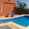 Agradable casa de playa con piscina. El Palmar