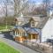 Gardener’s Cottage with Hot Tub
