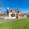 Gardener’s Cottage with Hot Tub