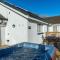 Sparrowhawk Cottage with Hot Tub