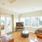 Sparrowhawk Cottage with Hot Tub