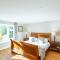 Sparrowhawk Cottage with Hot Tub