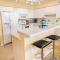 Sunset Haven 3 BR Condo in a Gated Beach Community - باوليز آيلاند