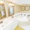 Sunset Haven 3 BR Condo in a Gated Beach Community - باوليز آيلاند
