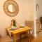 Boho Style - KING BED, Central, Super FAST Wi-Fi