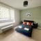 Modern, comfy 2 bedroom apartment in Hatfield, town centre, perfect for contractors, free parking