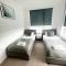 Modern, comfy 2 bedroom apartment in Hatfield, town centre, perfect for contractors, free parking