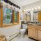 Wonderful One bedroom condo located in Highridge Condominiums J6