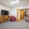Wonderful One bedroom condo located in Highridge Condominiums J6