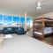 Unbeatable Location - Steps to Moonlight Beach