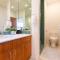 Unbeatable Location - Steps to Moonlight Beach