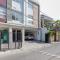 Urbanview Erga Family Residence Syariah Surabaya by RedDoorz