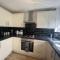 CAPRI 13 SA- Nice ’n’ New, close to Uni and M1/J23 - Loughborough
