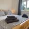 Cosy bungalow with views, walks, garden & parking. - Worcester