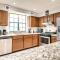 Fairburn Home with 2 Decks, Grill and Outdoor Dining! - فيربورن