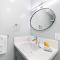 Fully Renovated 2BR and 2BA Near Waikiki Beach with Parking - هونولولو