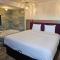 Travelodge Inn & Suites by Wyndham Fullerton - Fullerton