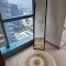One Uptown BGC Modern & Spacious, Great Location, 200mbps & washer - Manila