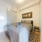 1 BR Furnished Condo with Balcony across CN Tower - Toronto