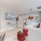 Stunning 1BR and Den Sleeps 6 Steps From CN Tower - Toronto