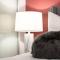 Stunning 1BR and Den Sleeps 6 Steps From CN Tower - Toronto