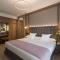 Hotel Giralda Center