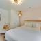 Alluring Hampton Bays Hideaway Less Than 2 Mi to Beach! - 汉普顿贝斯