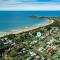 Breathe - Pet Friendly - 2 Mins Walk to Beach