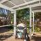 Breathe - Pet Friendly - 2 Mins Walk to Beach