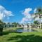 Stunning 2-Bedroom plus Den Condo in Greenlinks Resort