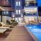 Luxury VILLA BANE, heated private pool and jacuzzi, sandy beach 120m far, 12 pax