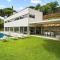 Design villa sea views and lap pool