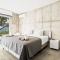 Design villa sea views and lap pool